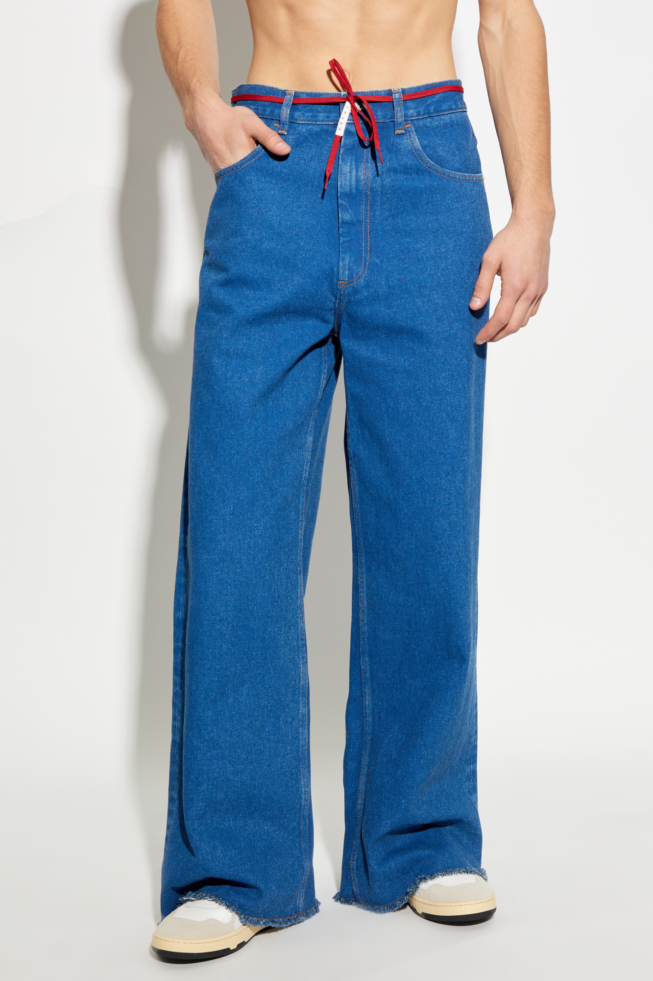 デニム・ジーパン MARNI Men Denim Pants PUJU0019A1 USCU83BDB60 Blue Low rise blue jeans with red belt | Marni